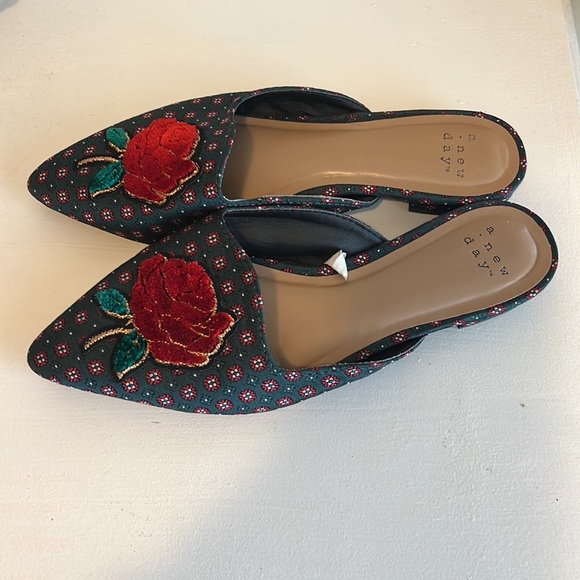 A New Day Rose Embroidered Mules Size 6 - Picture 3 of 8